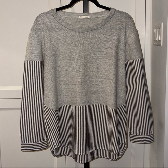 ROO Sweaters - Striped Hem Gray Crewneck Sweater - Women